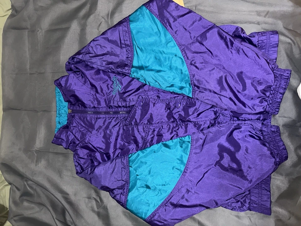 Chaqueta cortavientos vintage Reebok para mujer mediana de nailon retro años 90 80 púrpura cremallera Foto 3 de 4