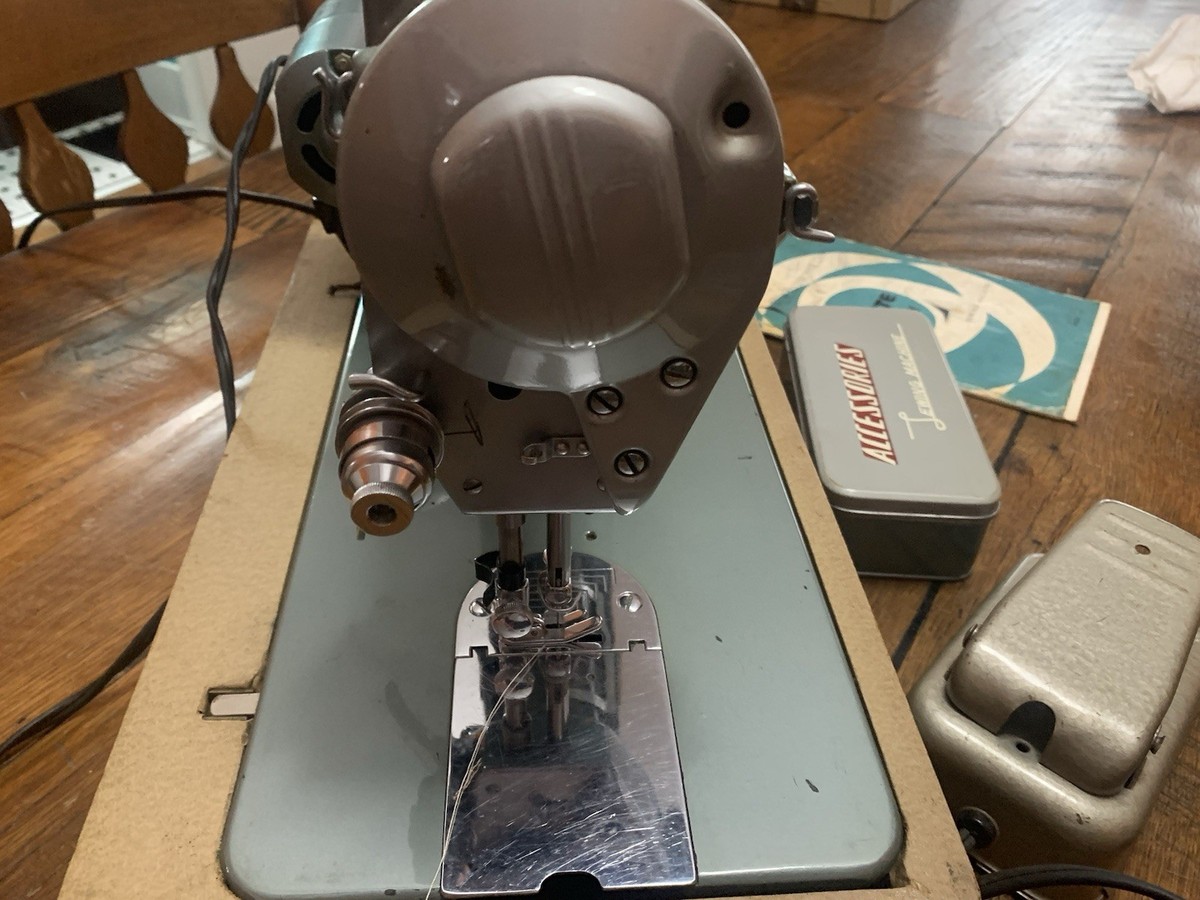 White Rotary Sewing Machine Made In Japan Model 659 E-6354 Juki