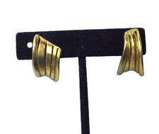 VINTAGE STEVEN VAUBEL SWIRL PATTERN CLIP ON GOLD TONE EARRINGS JEWELRY