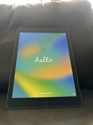 Apple iPad Tablet Silver 9.7'' Gen 5 WiFi/cellular A1823 