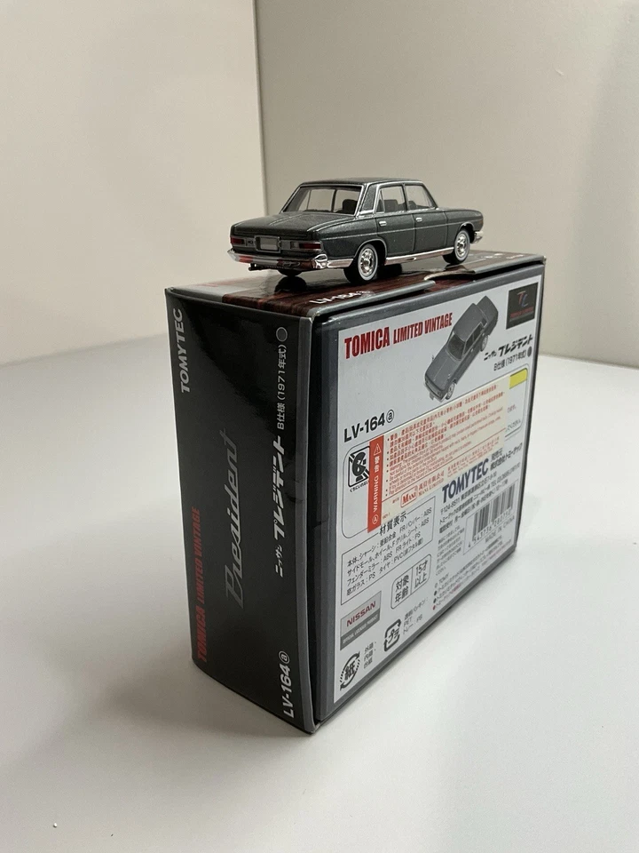 Tomica Limited Vintage 1/64 Scale Nissan President LV-164 Grey - Image 3 of 4