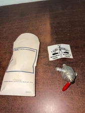 NOS OMC OEM JOHNSON EVINRUDE FUEL TANK SOURCE SWITCH WITH LABEL . B471