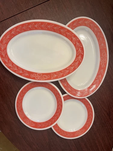PYREX Red Laurel Leaf  2 Dessert Plate  6 1/2" 2 Oval Platters 11-5”