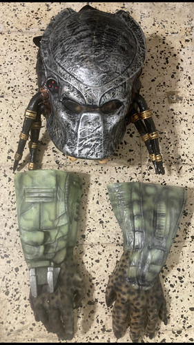 2004 LOT- ALIEN vs PREDATOR ( Deluxe Face Mask )from Twentieth Century Fox Movie