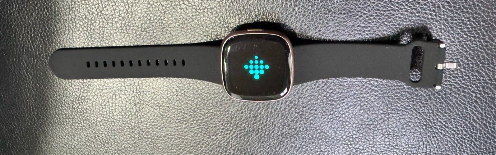 Fitbit Versa Smartwatch Peach Rose Gold Aluminium No Charger Included-image