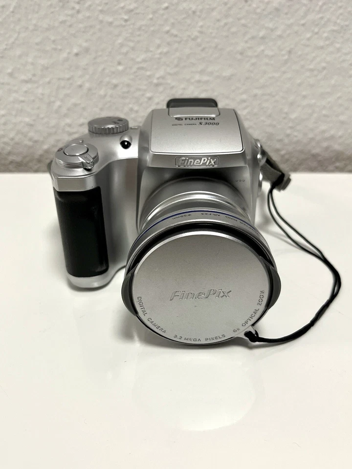 Fujifilm Finepix S3000 Silber / Kompakte Bridge Digitalkamera / Geprüft ✅ - Bild 2 von 4
