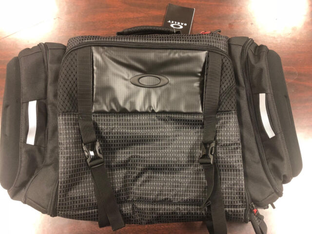 oakley duffel backpack