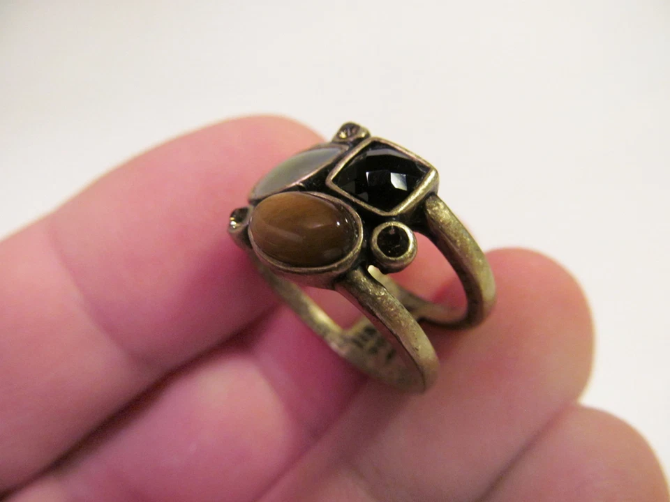 *Juego de anillos Lia Sophia tono oro envejecido con piedras talla 7 Foto 4 de 4