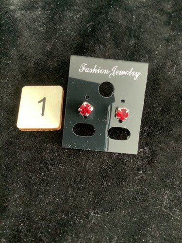 Earings. Costume jewellery dark red square various sizes - Picture 5 of 7