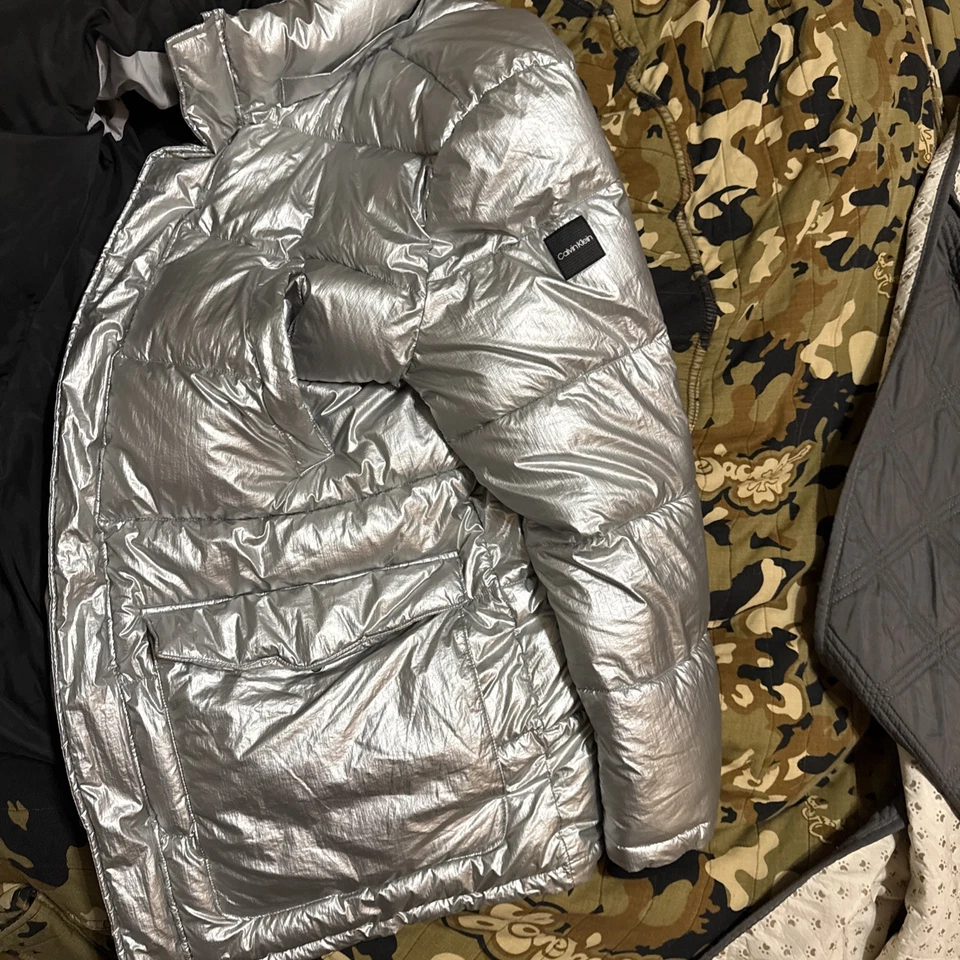全新 Calvin Klein 男式银色 Puffer 夹克 — 第 4/4 张图片