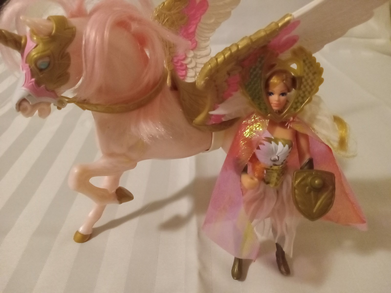 She-Ra Princess Of Power + Outfit - SWIFT WIND Horse + Outfit Except SWORD
