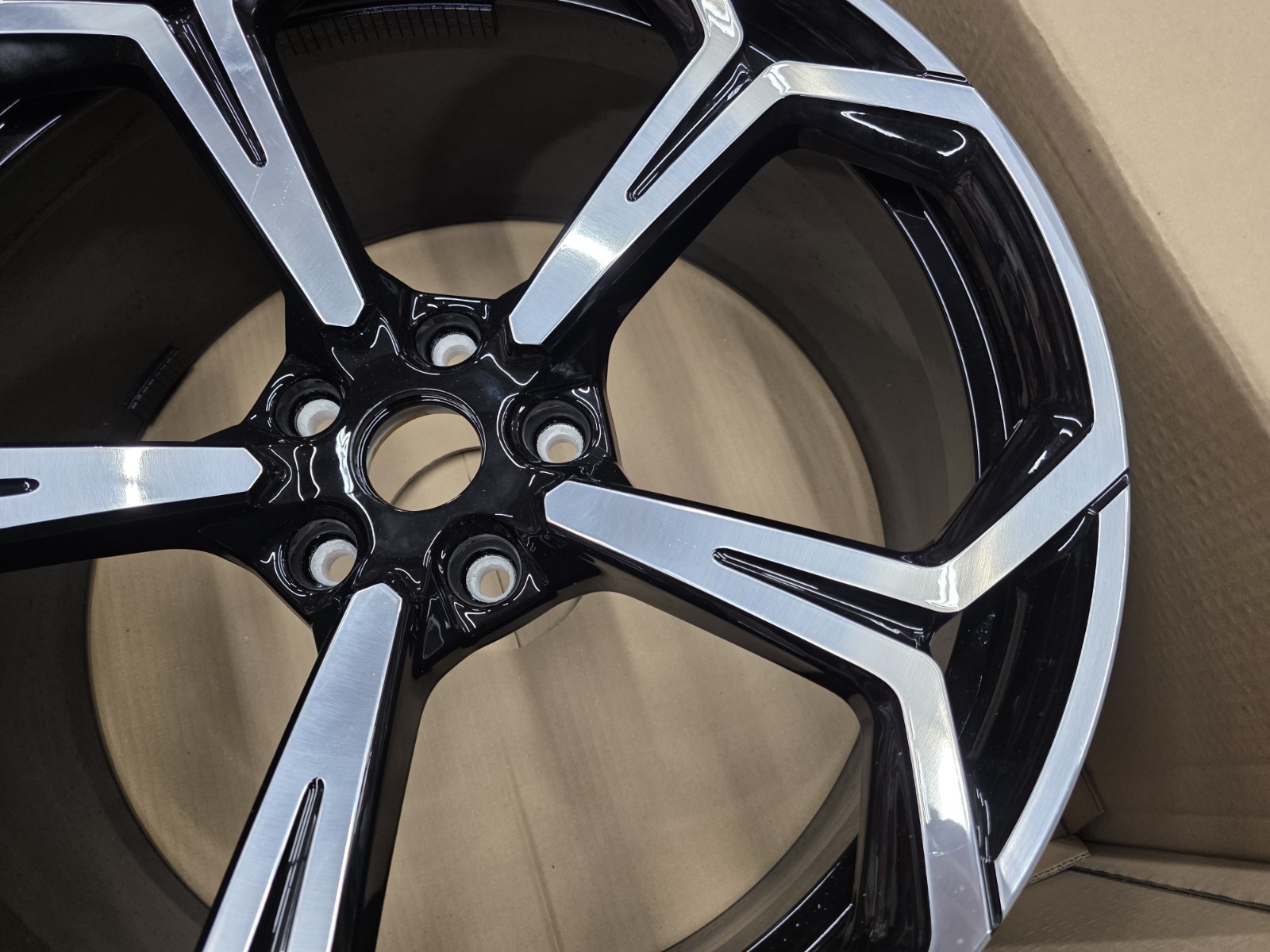 LAMBORGHINI URUS 22" FRONT RIM WHEEL OEM 4ML601025P 10x22