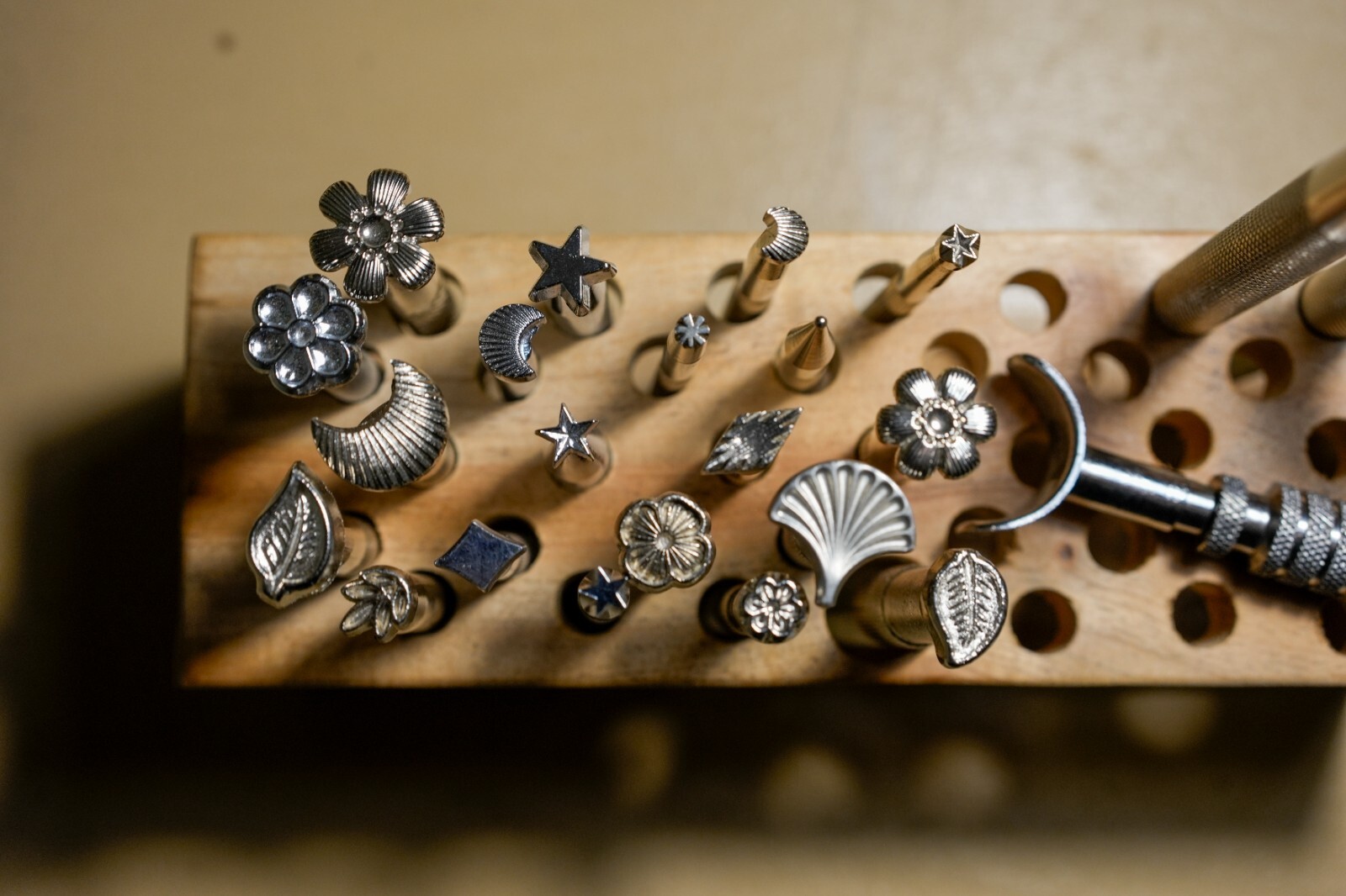 Lot of 21 Craftool Leather Stamps eBay