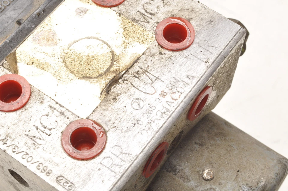 SUBARU LEGACY II 2.0 16V ABS PUMP 0265216501 - Imagen 2 de 4