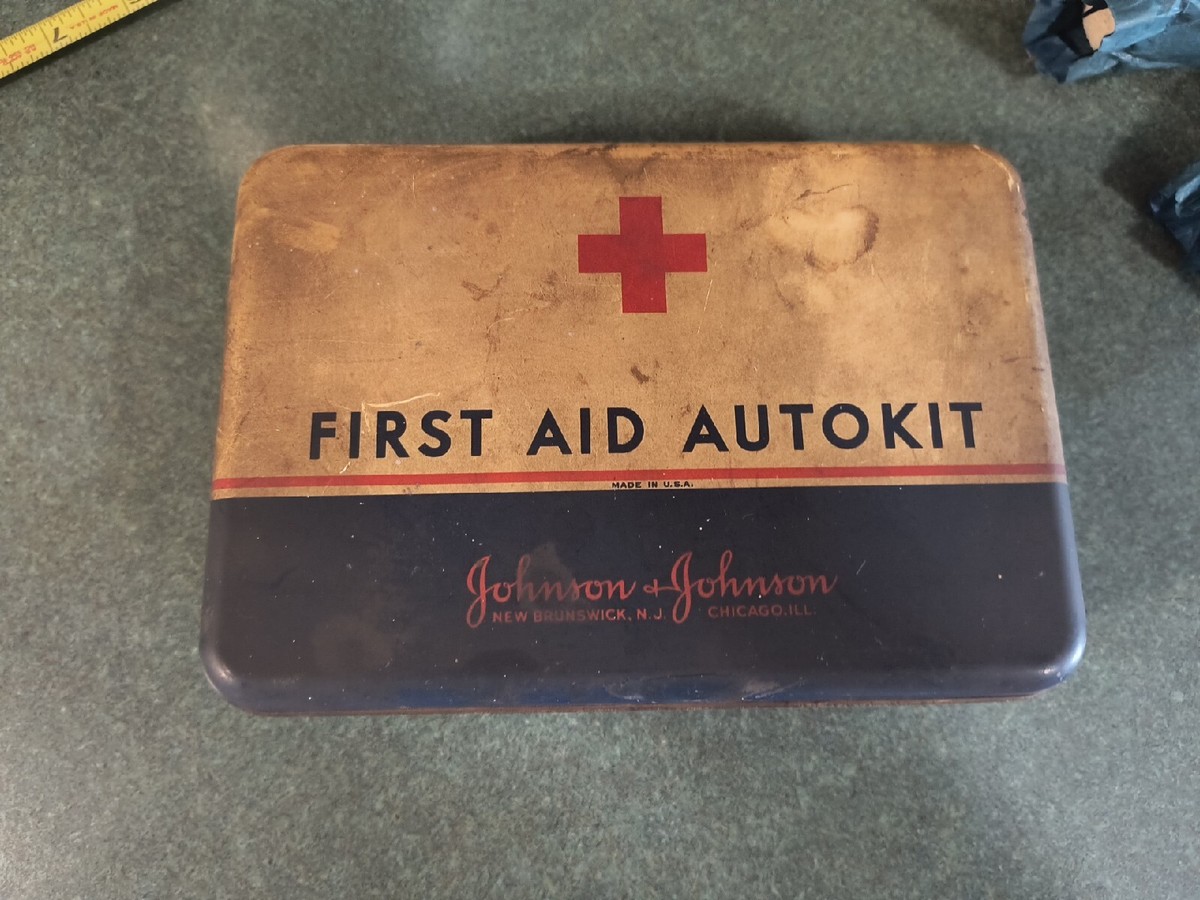 VINTAGE JOHNSON & JOHNSON AUTOKIT FIRST AID KIT Metal Box With