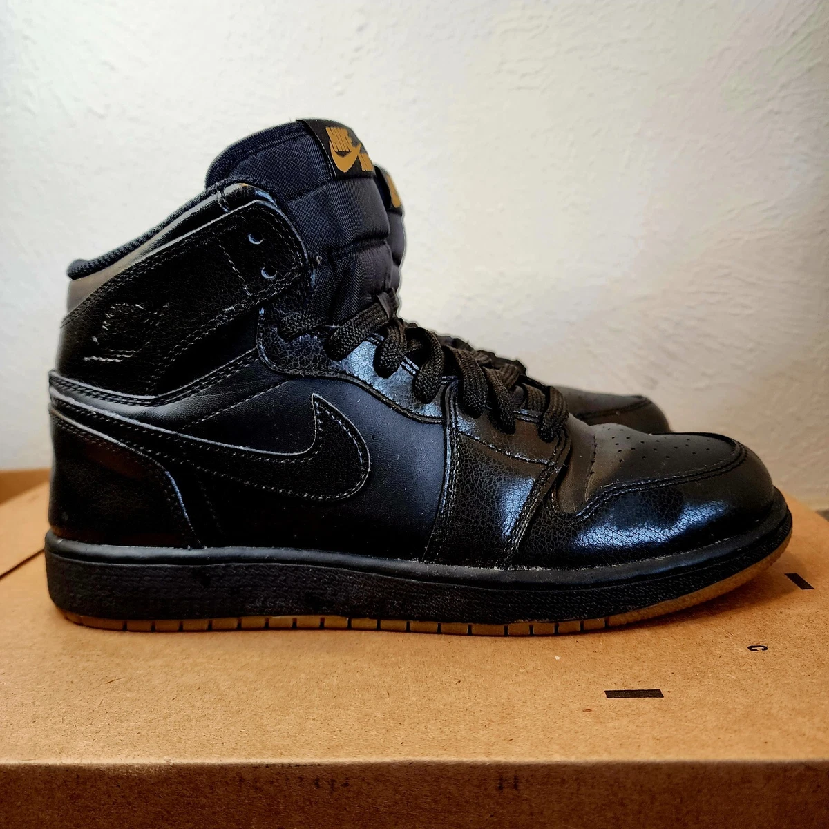 Nike Air Jordan 1 Retro GS High OG Black Gum Size 6.5Y Women s 8