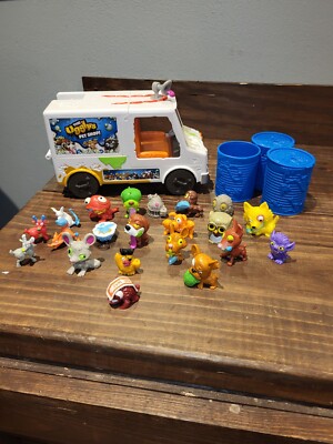 The Ugglys Pet Shop Dirty Dog Wash Van and Uggly Pets 