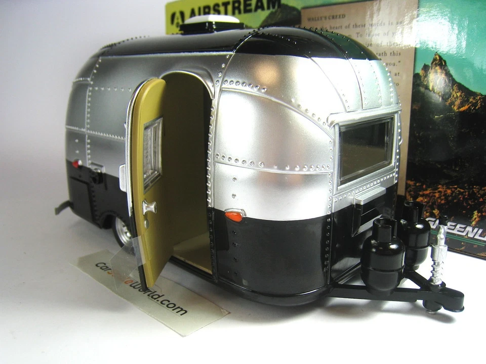 CARAVAN AIRSTREAM 16´ BAMBI 1/24 GREENLIGHT (AGED SILVER/BLACK) - Imagen 4 de 4