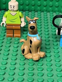 Seated Scooby Doo + Shaggy & Fred Parts - Lego Minifigures