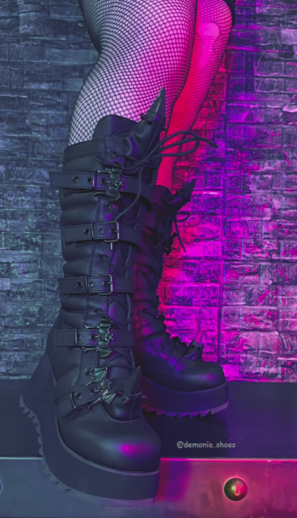 Black 10 Holes Lace Up Goth Punk Devil Horns Bats Combat Platform Boots Demonia