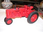 1:16 Scale Ertl Diecast Farmall H International Tractor — photo 1