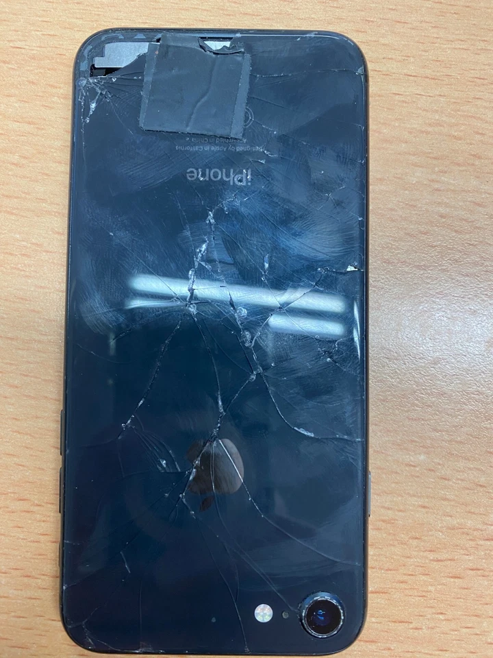 Apple iPhone 8  256 GB  NERO   Display e scocca posteriore rotti - Immagine 4 di 4