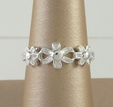 .925 Sterling Silver Flower Band Ring size 7.5 Cute Three Flowers
