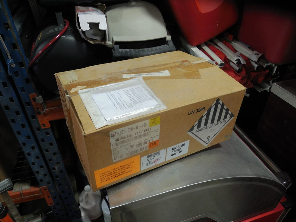  Retractor de cinturón de seguridad delantero derecho AUDI A4 S4 nuevo OEM Foto 2 de 3