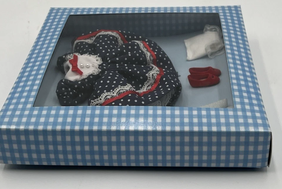 Muñeca Robert Tonner Vintage Betsy McCall Outfit “Sweet Dots” MC8202 8” NUEVA EN CAJA DIFÍCIL DE ENCONTRAR Foto 3 de 4