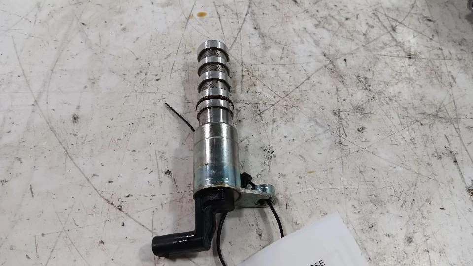 Válvula de control de aceite de engranaje de distribución variable Buick Lacrosse solenoide culata 20 Foto 2 de 4