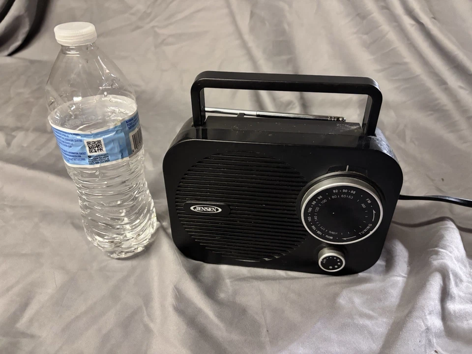 Radio AM FM portátil clásica Jensen negra funciona con batería/electricidad Foto 2 de 3