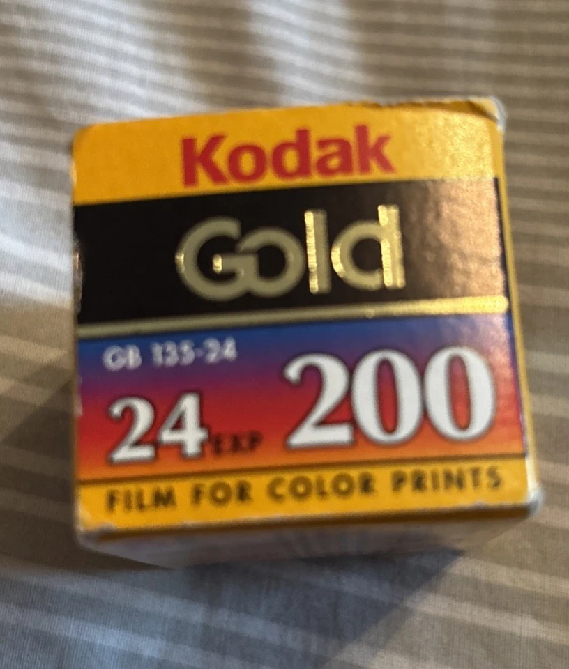 Kodak GOLD 200 Color Film ISO 200 35mm Roll Film 24 Expired - Image 4 of 4