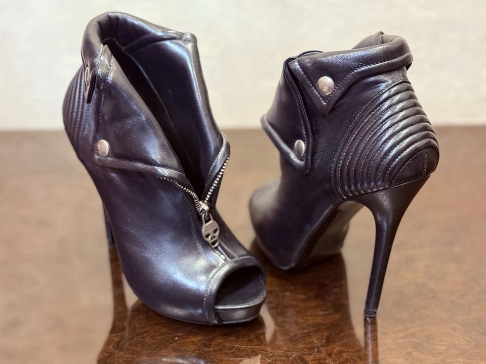 Botines Alexander McQueen Faithful Skull Peep-Toe de cuero negro - Talla 36 Foto 4 de 4