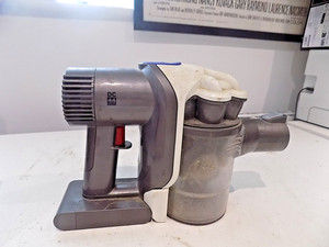Dyson DC44 Staubsauger Hauptgehäuse Handmotor + Akku weiß TEILE T2