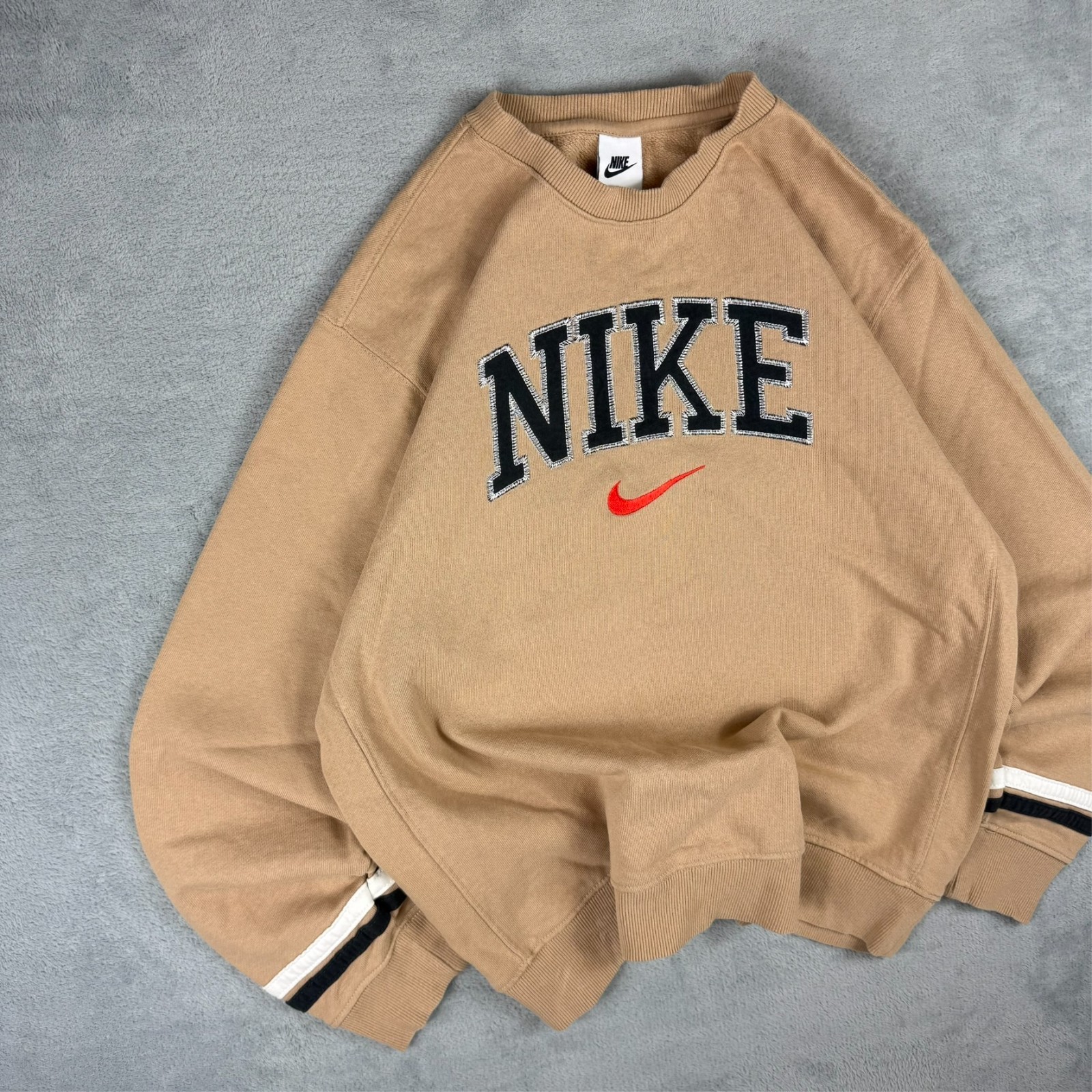 Vintage Nike Y2K Beige Tan Spellout Swoosh Collegiate Size Medium Sweatshirt image 2