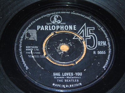 THE BEATLES - She Loves You - 1963 UK 2-track 7'' Vinyl Single..