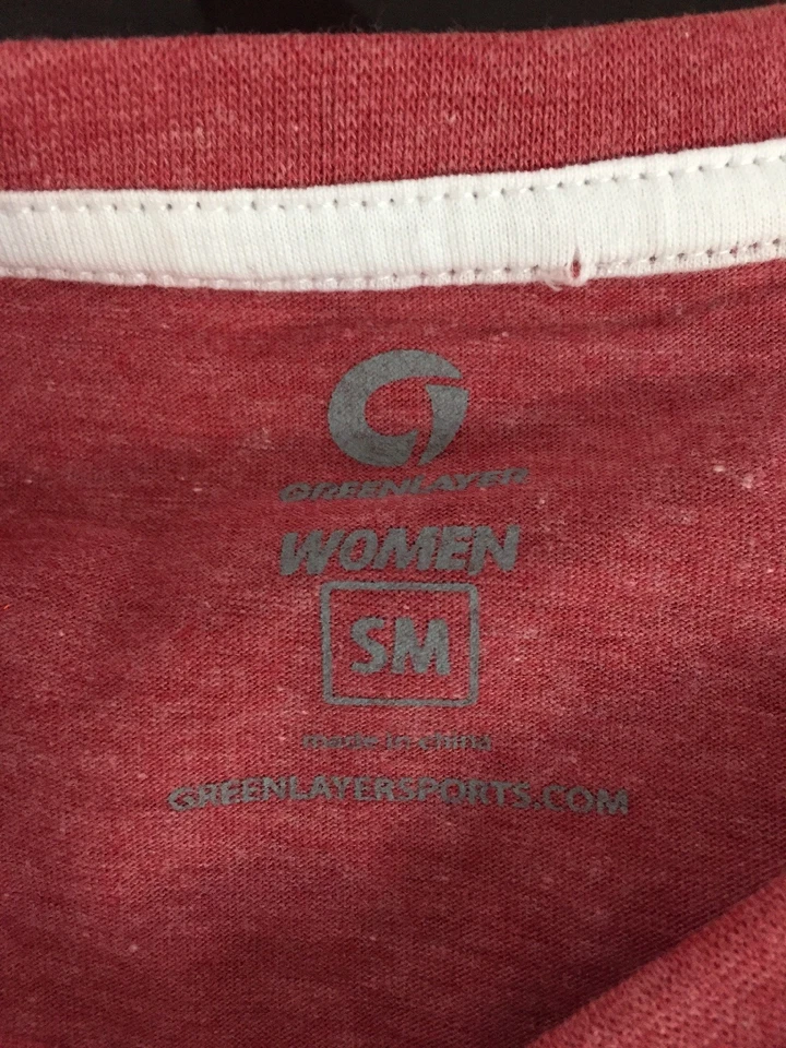 Camiseta deportiva para mujer Hoka One One Running Gear logotipo rojo nueva sin etiquetas pequeña cuello en V Foto 4 de 4