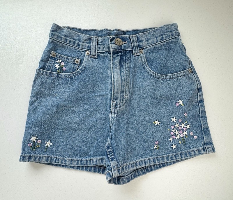 Gap Embroidered Flower Denim Shorts Size 8