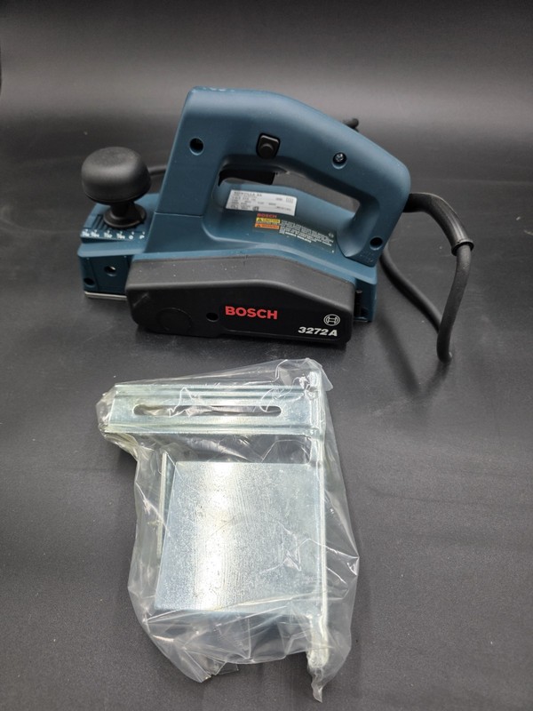 BOSCH MODEL 3272A PLANER, 3-1/4" WIDTH 115V MADE IN SWITZERLAND 