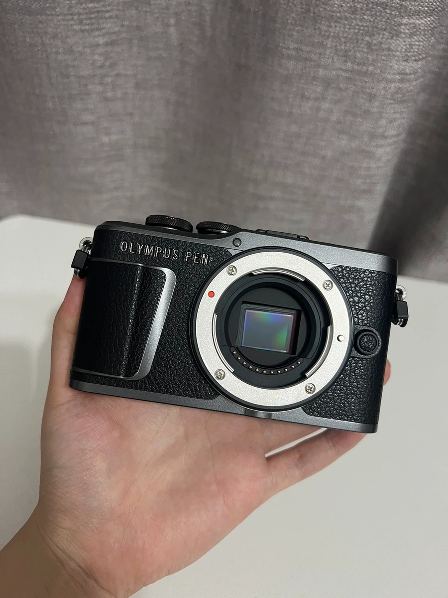 Olympus PEN E-PL10 Mirrorless Digital Camera with 14-42mm Lens