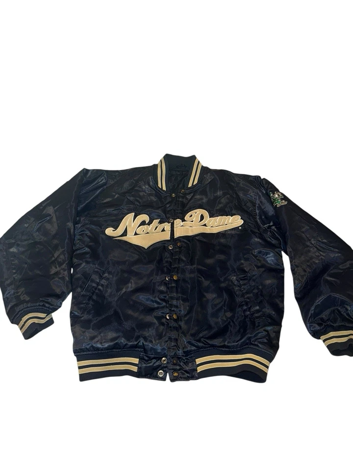 Chaqueta Irlandesa Luchadora Notre Dame Años 90 De Colección Coliseo Duende Satén Starter LEER Foto 3 de 4