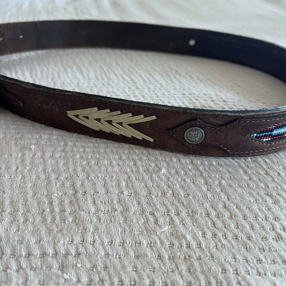 Cinturón de cuero azteca vintage 1991 para hombre Southwestern con cuentas negro talla 38 hebilla marrón Foto 3 de 4