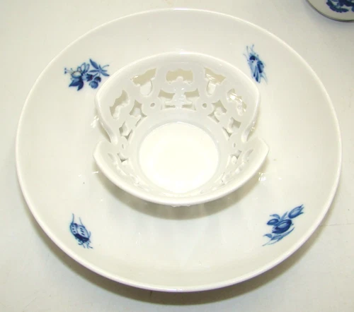 Meissen Trembleuse Cup & Saucer w/Blue Flowers & Insects - Picture 2 of 4