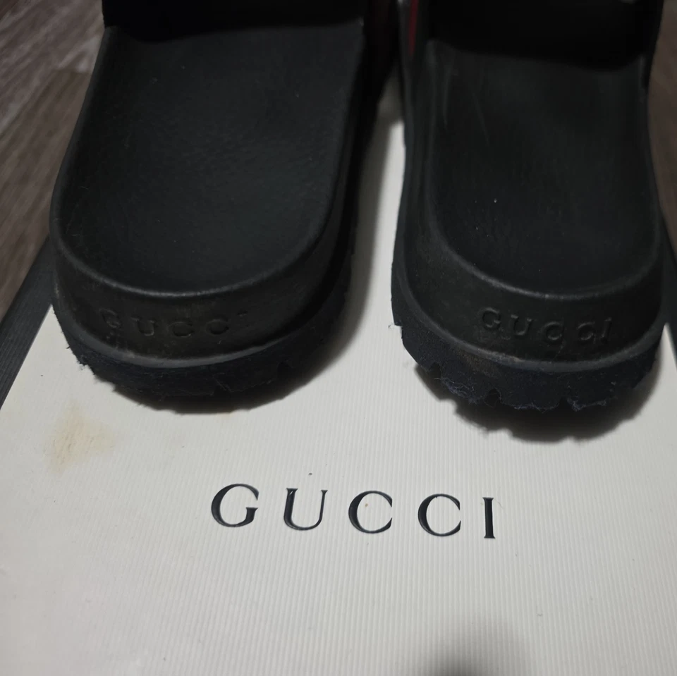 Sandalia deslizable de goma Gucci para hombre talla 7 EE. UU. Foto 2 de 4