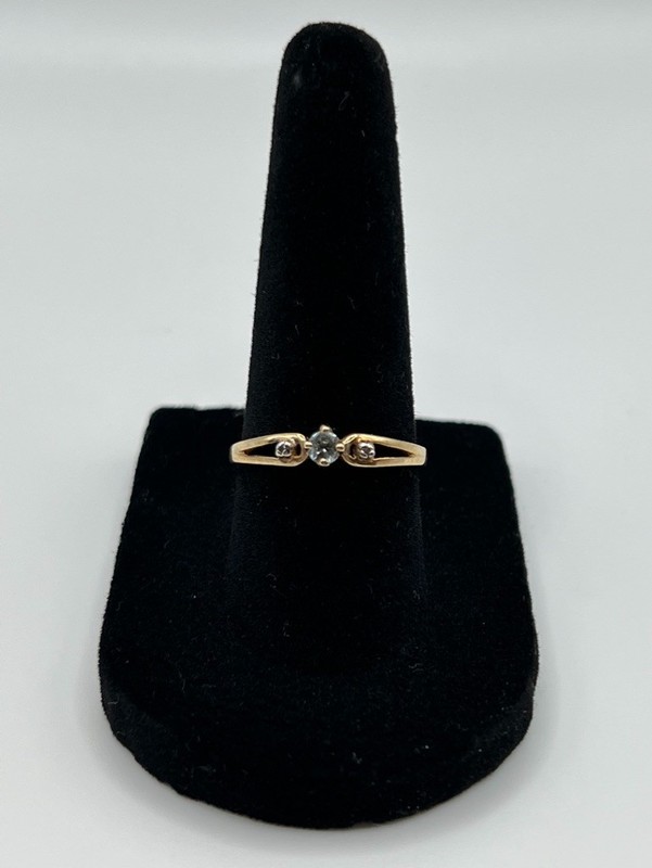 10k YG Vintage Aquamarine Diamond Accent Ring- 1.11 Grams Size 7