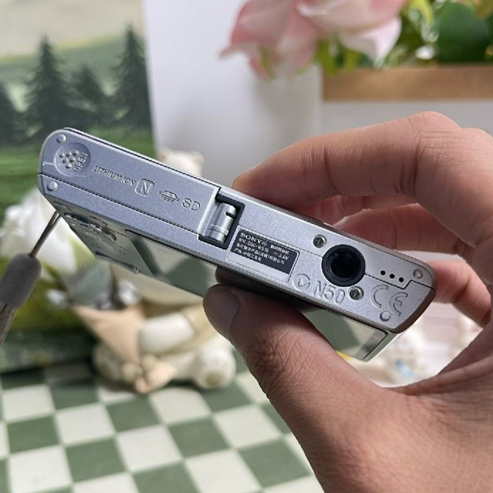 SONY Cyber-shot DSC-W530 Vintage Digital Camera 14.1MP 4x Optical