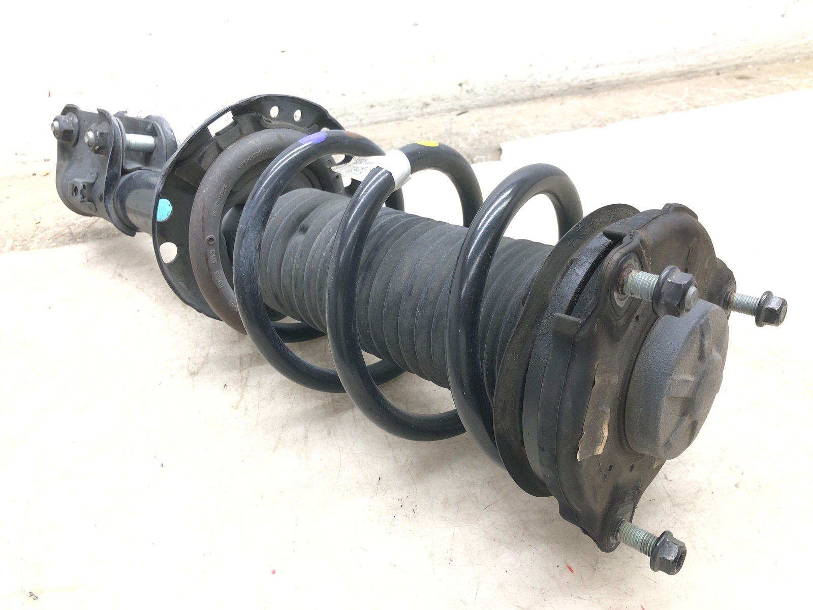 20202023 HYUNDAI PALISADE FRONT LEFT SHOCK STRUT W/LOAD LEVELING