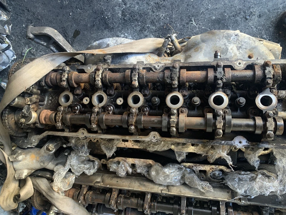 Motor Aston Martin Rapide S Vanquish 15 5,9 L Am29 21 millas RFCD33 6015 BD gira Foto 4 de 4