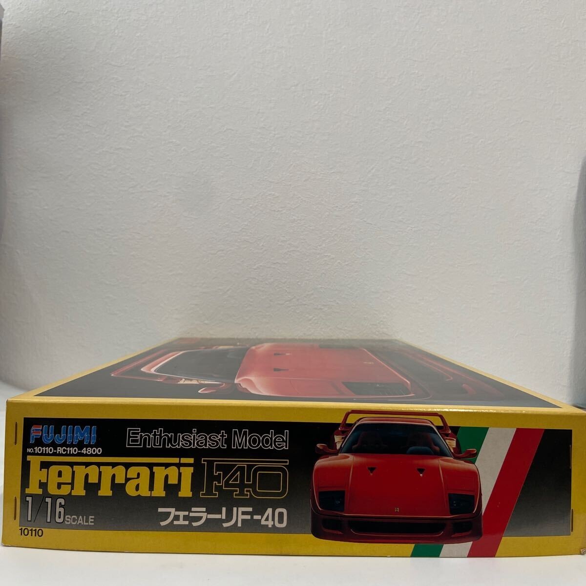 Fujimi Enthusiast 1/16 FERRARI F40 Plastic Model Kit Car Fujimi Enthusiast 1/16 FERRARI F40 Plastic Model Kit Car