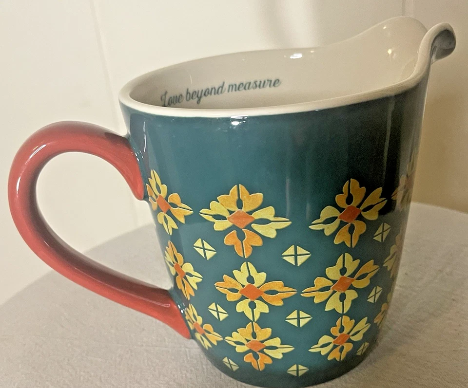 New Pioneer Woman 4 Cup Measuring Cup Red Bandana Pattern Blue Handle Pitcher - Image 2 of 4